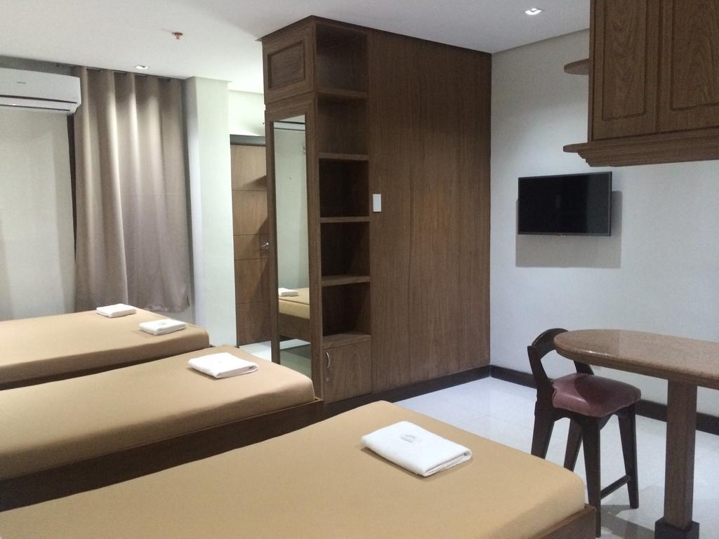 West Makati Hotel Makati City Bilik gambar